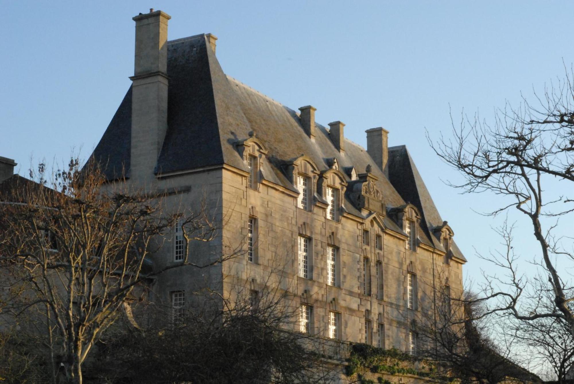 Chateau De Courseulles Luaran gambar
